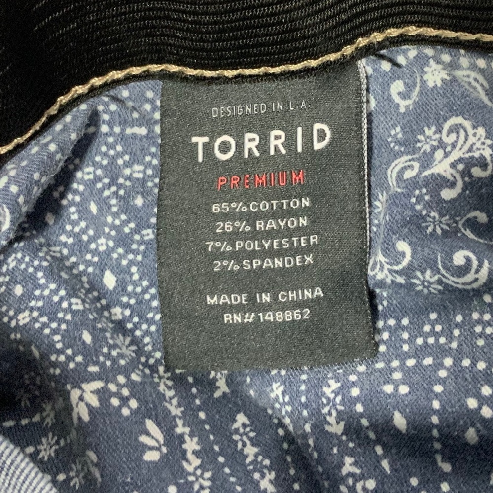 Torrid Crop Sky High Skinny Premium - SZ 18 - Picture 12 of 13